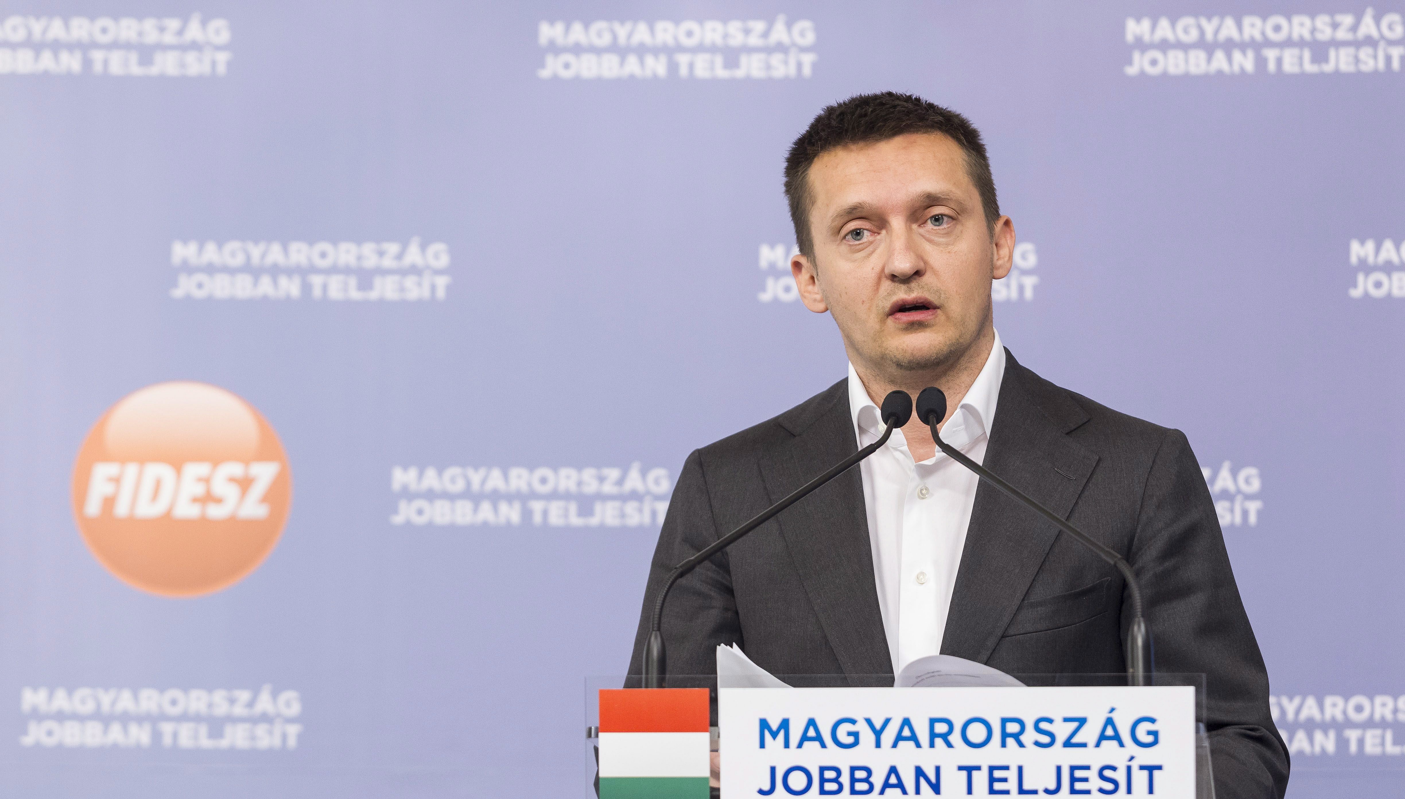 Rogán: a Fidesz támogatná a kikötői boltok zárva tartásáról szóló javaslatot
