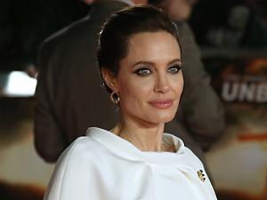 Angelina Jolie szívén viseli a háborús területeken élők sorsát