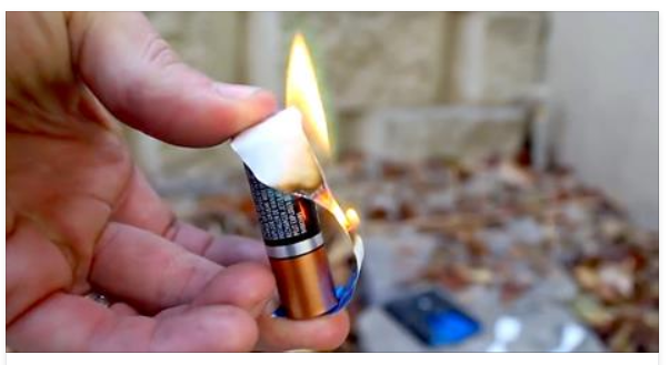 Így gyújthatunk tüzet rágógumi papírral és elemmel!– videó