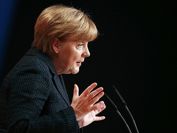 Merkel beszédet mond a dachaui koncentrációs tábor felszabadításának évfordulóján
