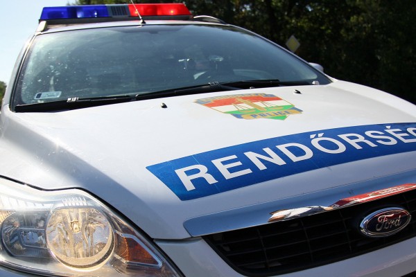 Rendőrautónak ütközött egy személygépkocsi az algyői Tisza-hídon