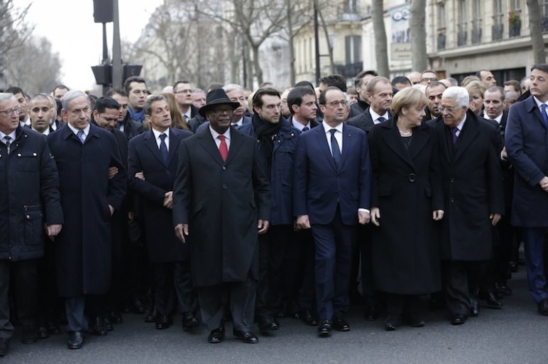 Párizsi vérengzés - Ellenségnek számító politikusok vonultak együtt a terrorizmus ellen