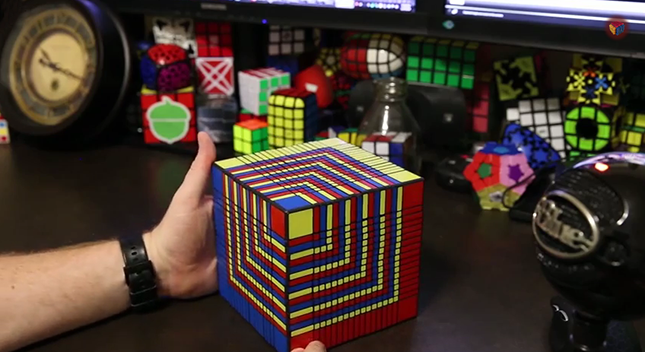 A világ legnagyobb Rubik kockáját 8 óra alatt sikerült kirakni – time-lapse videó!