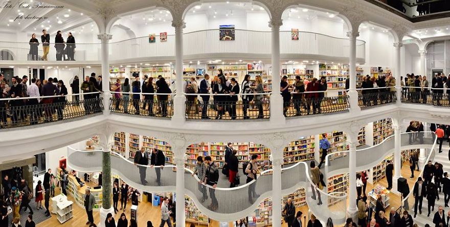 Romániában csodálatos könyvesbolt nyílt