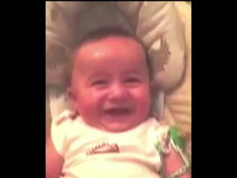 „Gonosz” trollként nevet az orosz kisbaba  - videó