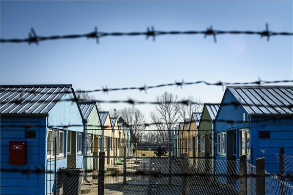 Megélhetési bevándorlás – Százhatvanöt határsértőt tartóztattak fel Csongrád megyében szerdán