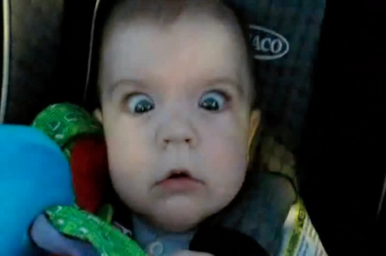 Ez a kisbabák reakciója az alagútba érve! – videó