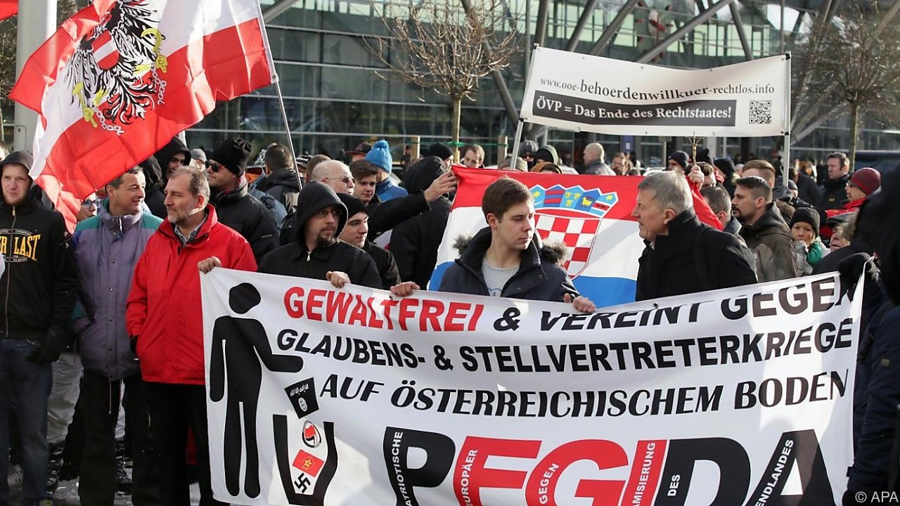 Az ellentüntetés ismét jócskán felülmúlta a Pegida-felvonulást Linzben