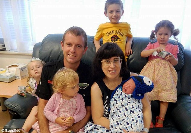 2 perc alatt szülte meg ötödik gyerekét egy ausztrál asszony