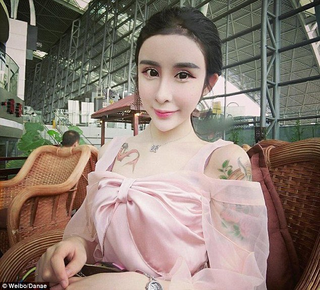 Torzzá plasztikáztatta magát a 15 éves kínai lány – fotók