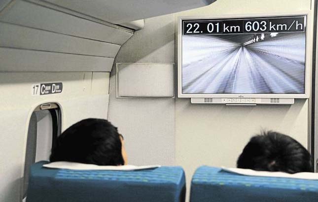 A japán mágnes vonat 603 kilométeres rekordsebességgel száguldott – videó