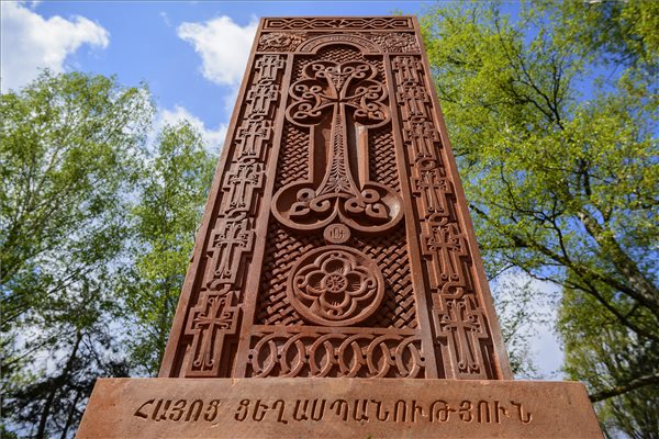 Emlékkeresztet avattak az örmény genocídium 100. évfordulóján Debrecenben