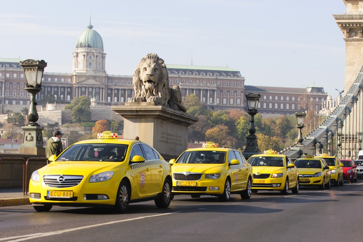 Pénztárgépek - Zara László: a taxisok sem lehetnek kivételek az online pénztárgépek használata alól