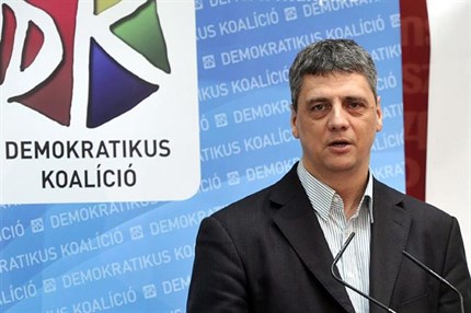 DK: a demokratikus pártok ne asszisztáljanak Orbán menekültügyi politikájához!
