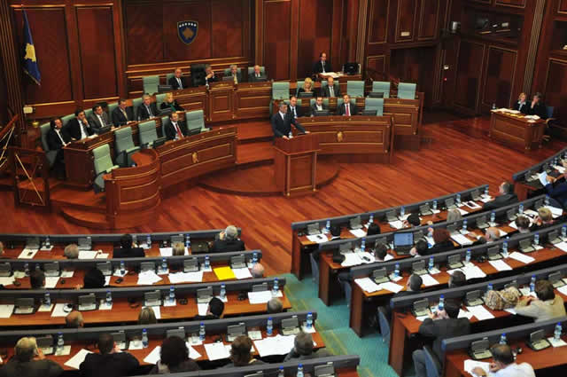 Visszatérnek a szerb képviselők a koszovói parlamentbe