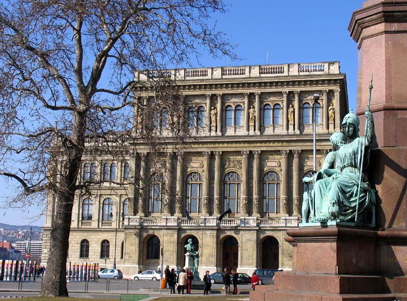 Konferencia a Magyar Tudományos Akadémia 150 éves székházáról