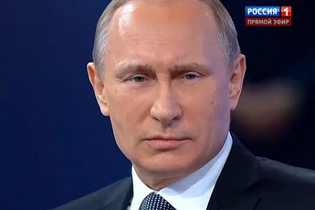 Orosz szakértők és lapok Putyin visszafogottságát és Nyugat-ellenességét emelik ki az elnök tv-szereplését elemezve