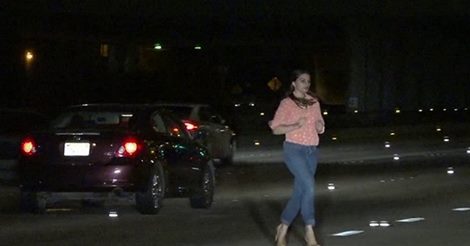 Döbbenet! Autópálya közepén állt meg pisilni a részeg nő – videó
