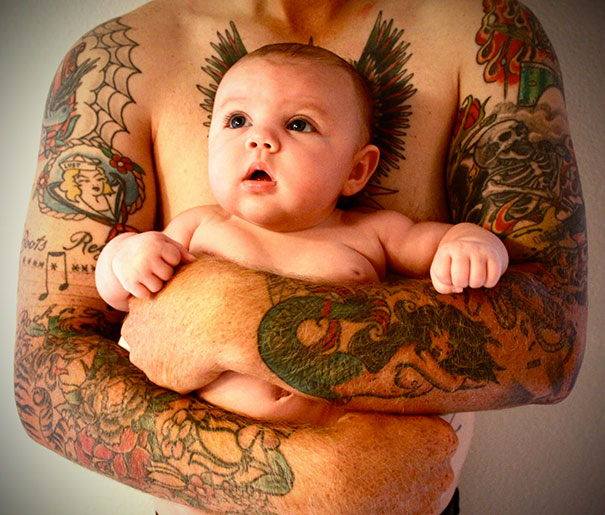 Tetovált szülők gyermekeikkel