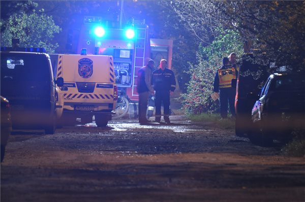 Két halottat találtak egy leégett melléképületben Csepelen