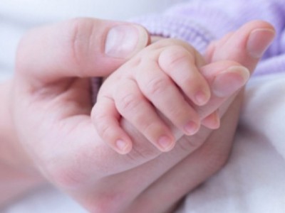 4 napos csecsemőt bántalmazott a bolgár ápolónő - sokkoló videó 18+