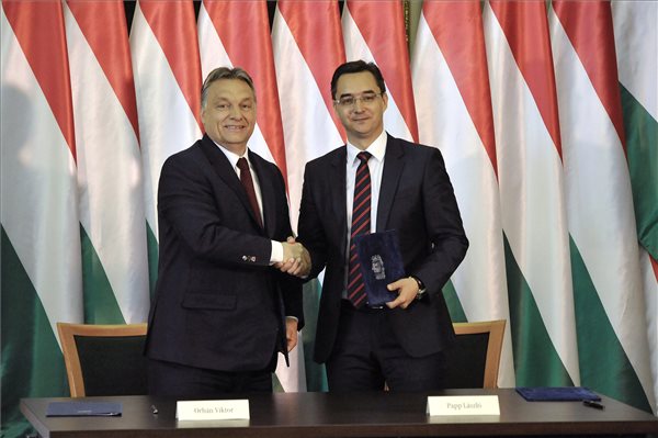 Orbán: a kormány sikertörténetként tekint Debrecenre