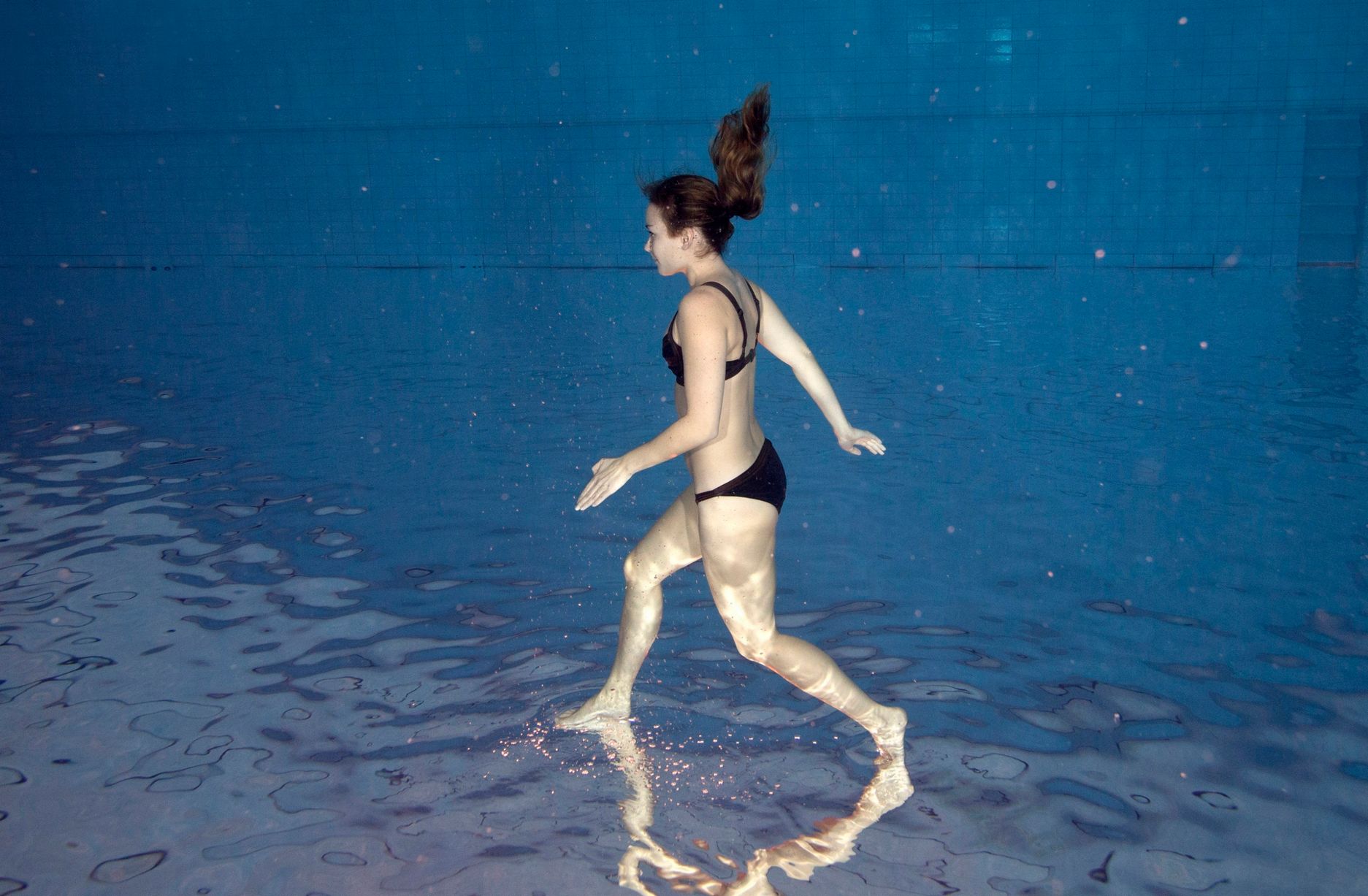 Ez a lány tényleg a vízen jár?! – fotók