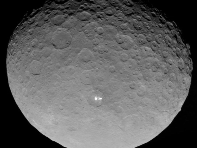 Újabb fényeket fedeztek fel a Ceres törpebolygón – NASA videó