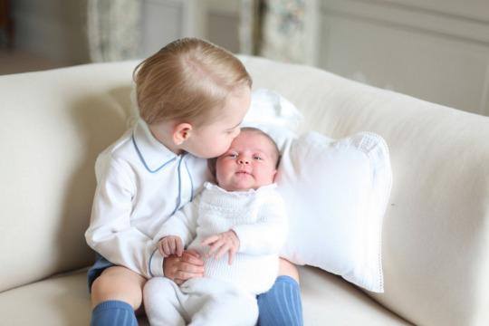 Ezek az első hivatalos közös fotók György hercegről és Charlotte hercegnőről
