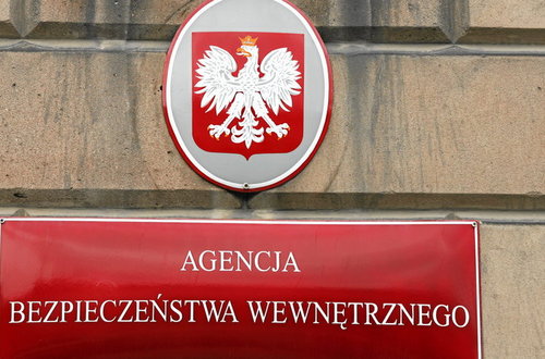 Lengyel lehallgatási ügy - Lengyel kommentárok: Megkésett és felületes a lengyel kormány bejelentett részleges átalakítása