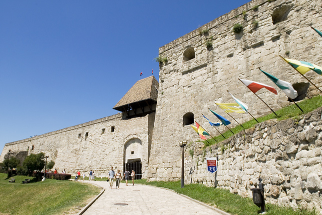Nemzeti emlékhelyet jelölő sztélét avattak az egri várban