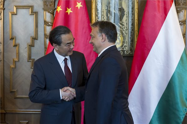 Orbán Viktor fogadta a kínai külügyminisztert
