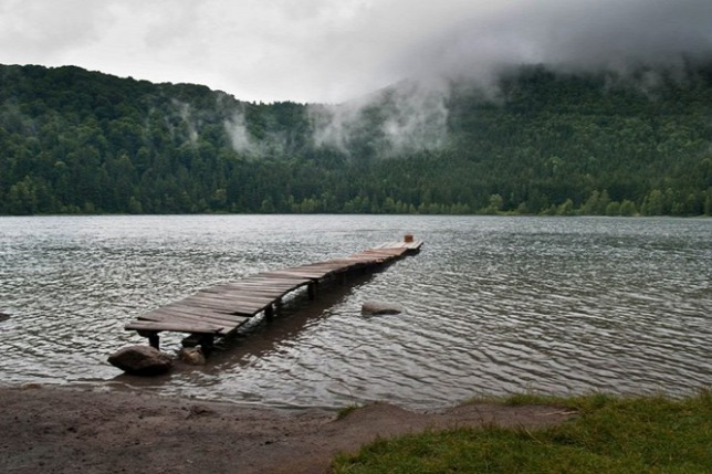 Megtalálták a székelyföldi Szent Anna-tóban eltűnt magyarországi fiú holttestét