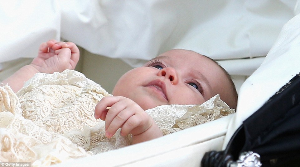 Megkeresztelték a tündérszép Charlotte kishercegnőt – képek és videó