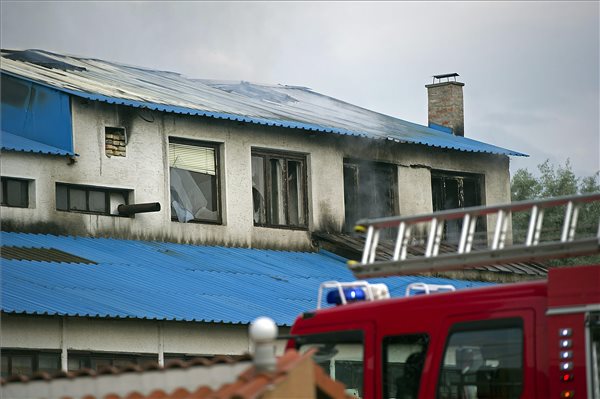 Tűz volt egy bútorkészítő üzemben a Pest megyei Pilisjászfalun