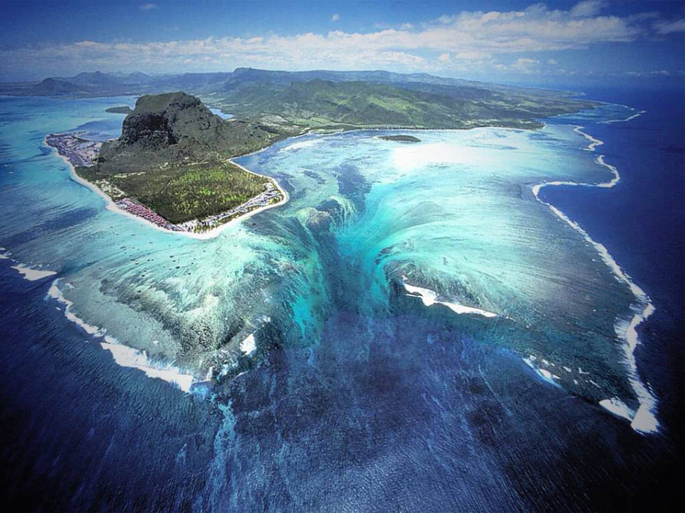Mauritius kincse - csodáld meg a világ egyetlen vízalatti vízesését!