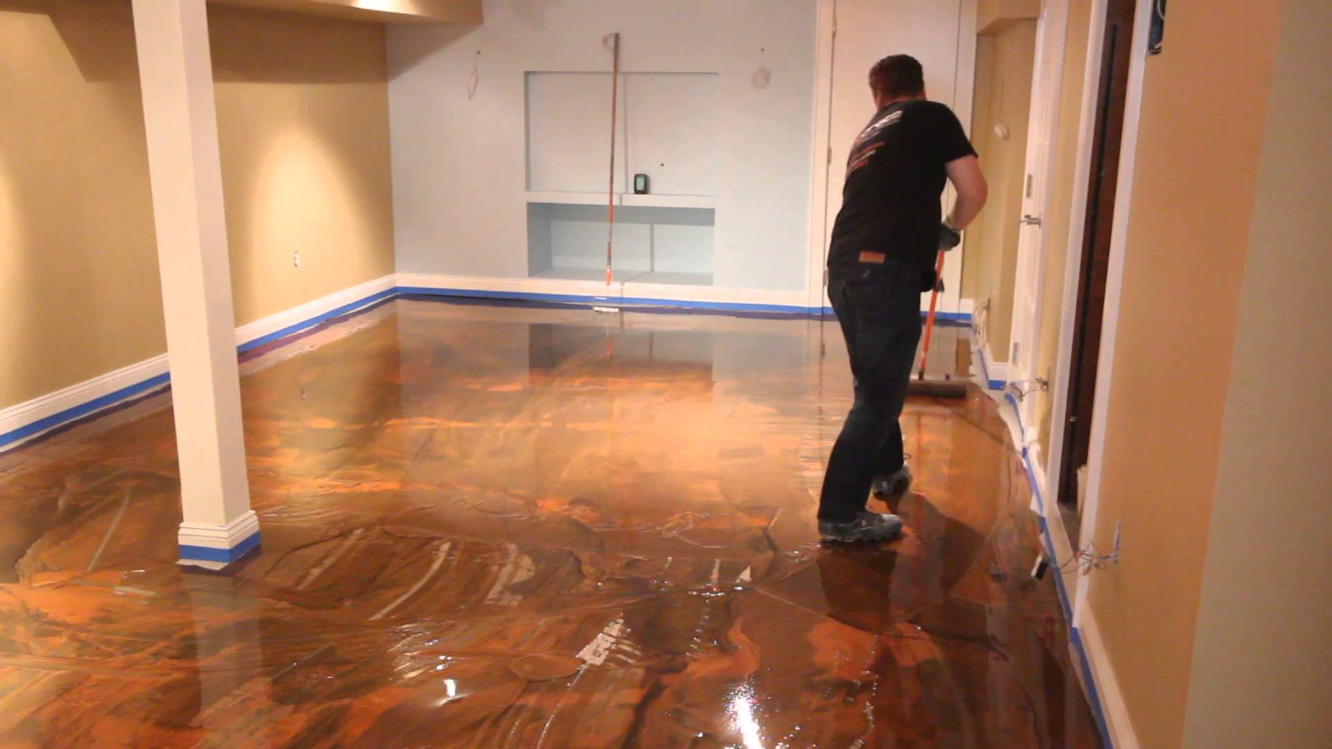 Néhány perc alatt így csinálhatsz csodaszép műgyanta padlót - videó