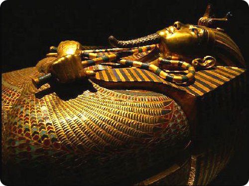 Tutanhamon sírkamrája rejtheti Nofertiti maradványait egy brit régész szerint