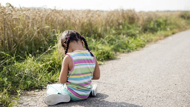 3 éves kislányukat felejtették a szülők az autópálya pihenőben