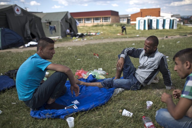 Illegális bevándorlás - Keddtől várhatóan hosszabb ideig tartózkodnak majd a migránsok Szerbiában