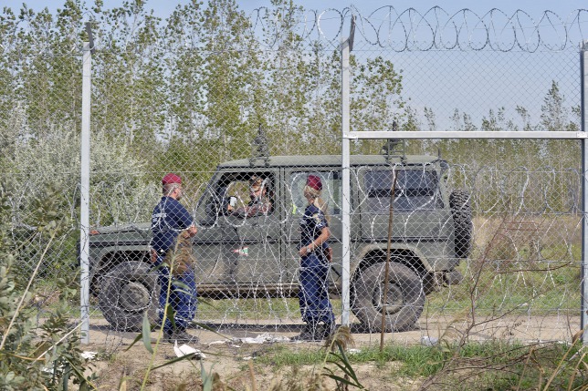 Szerb lap: mindkét félnek milliós károkat okoz a horvát-szerb határzár