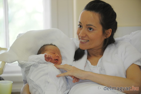 Méhnyakrákműtét után egészséges babát szült egy szegedi anyuka – fotó