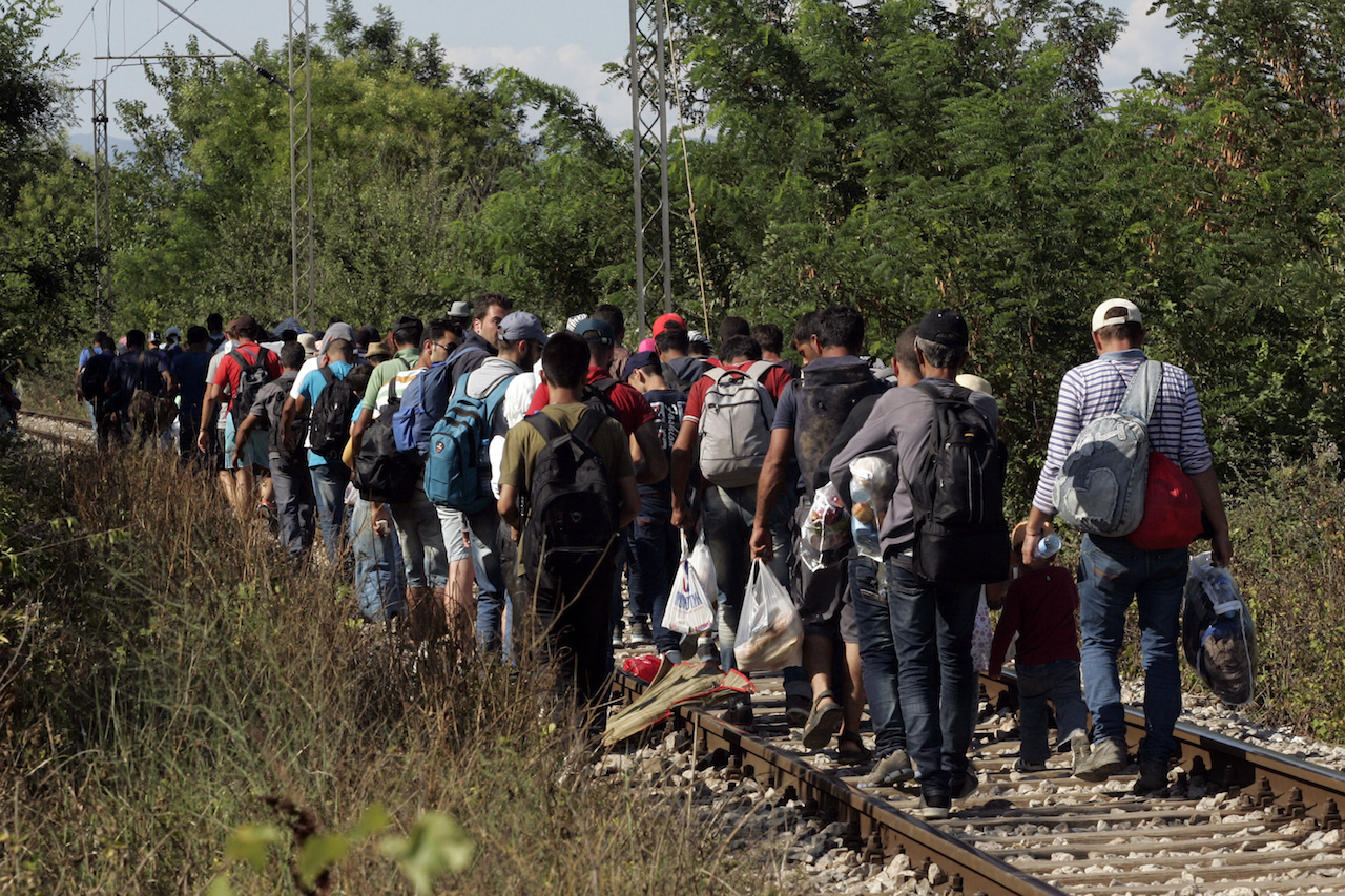 Illegális bevándorlás - Hajnal óta ötezren érkeztek Szerbiába, újabb óriási migránshullám jön