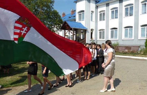 Ünnepélyes tanévnyitót tartottak a magyar tannyelvű iskolák Kárpátalján