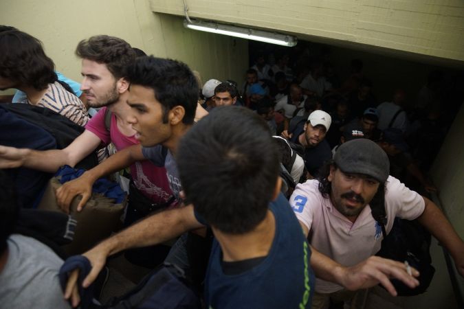 Illegális bevándorlás - Több száz migráns elindult a Keleti pályaudvarról (3. Rész)