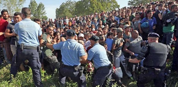 A magyar határra is szállítanak migránsokat a horvát hatóságok