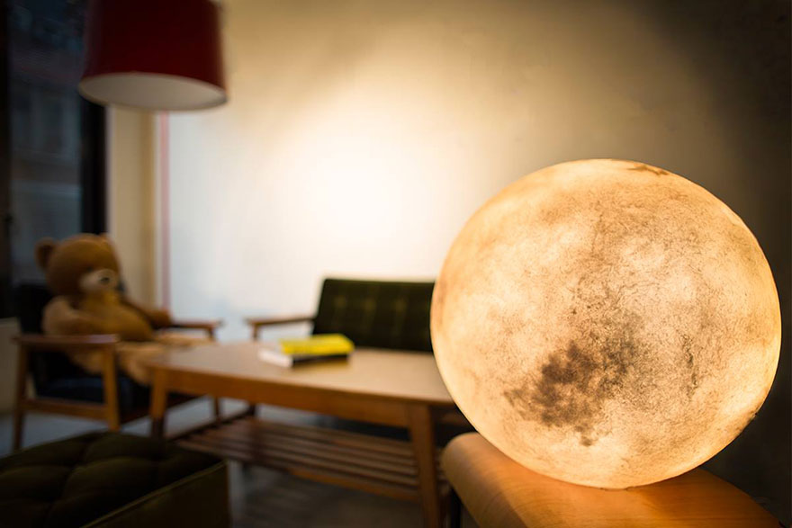 Ez a lámpa elhozza a Holdat az otthonodba