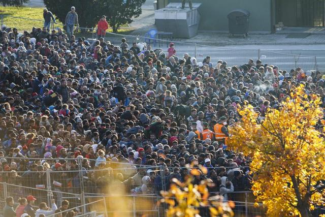 Több ezer migráns érkezésére számítanak Szerbiában