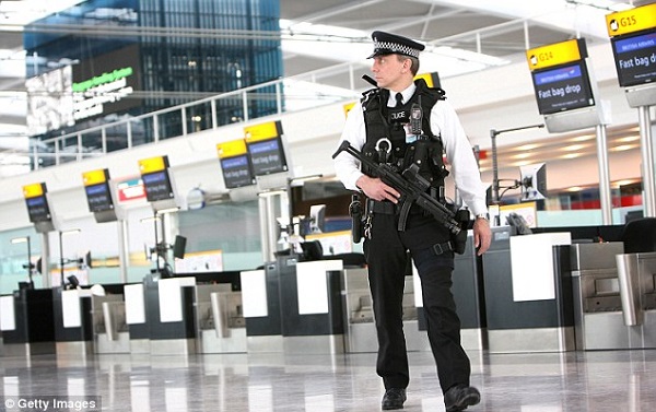Ombudsmanhelyettes: nem lehetnek diszkriminatívak a repülőtéri ellenőrzések