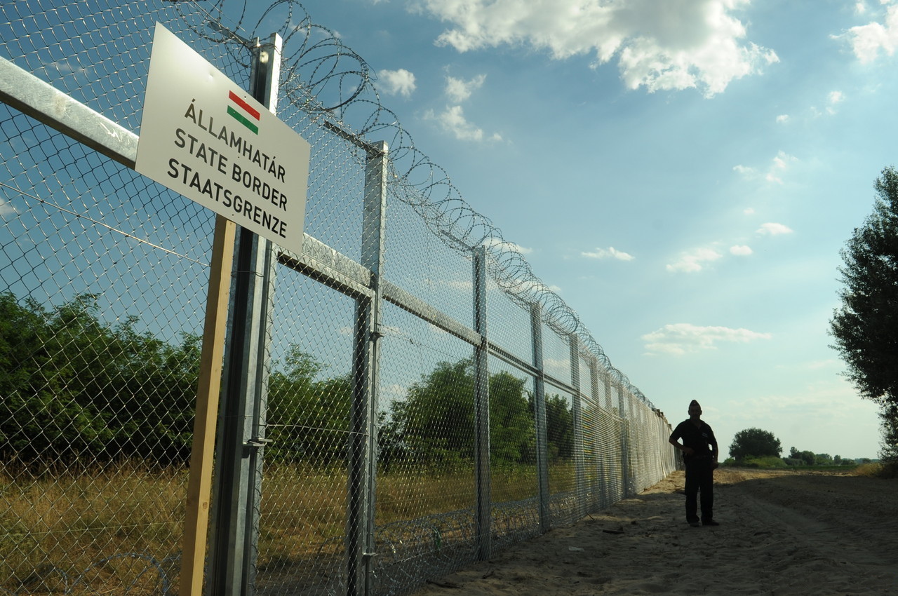 Kormányszóvivő: működik a déli biztonsági határzár
